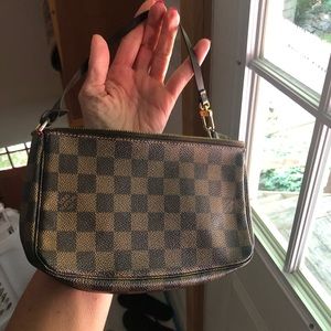 Damien Louis Vuitton poochette